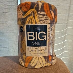 New With Tag The Big One Plush Throw 5' X 6' Orange Yellow Cream Pink Grey Blue